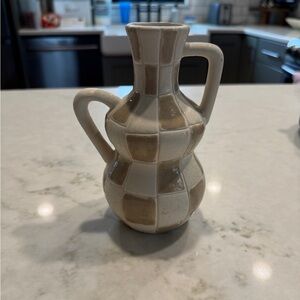 Checkered vase